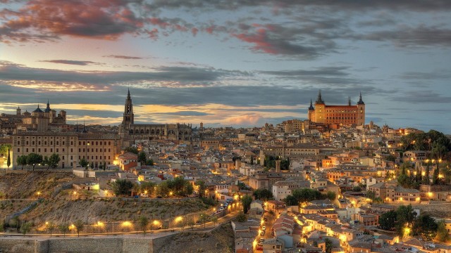 Visit Toledo Private Sightseeing Walking Tour in Spanish in Toledo, España