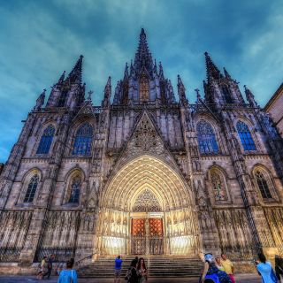 Barcelona: Self-Guided Mystery Tour Outside the Cathedral