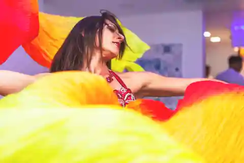 Portimão: Arabian Night Dance Show with Tapas and Wine