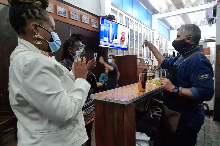 Lima: Sightseeing Bike Tour with Food and Drink Tastings