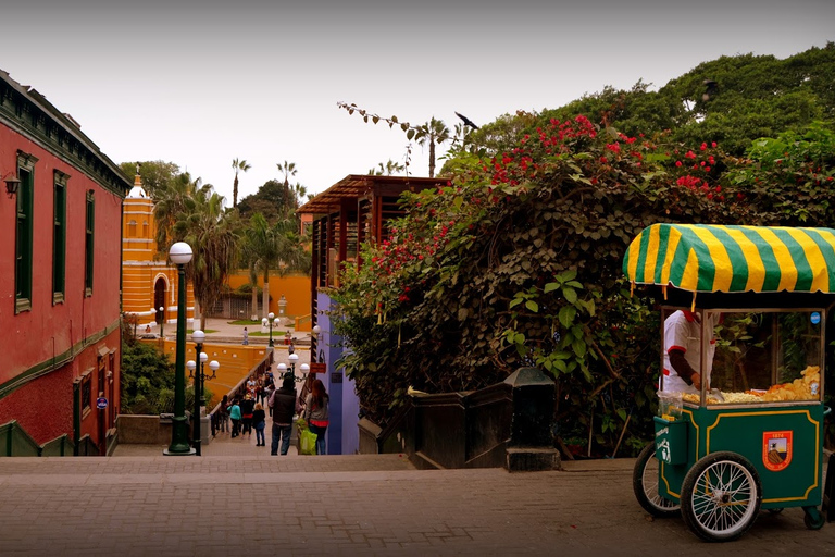 Lima: Sightseeing Bike Tour with Food and Drink Tastings