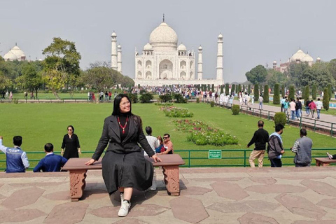 Agra: Taj Mahal, Agra Fort, Baby Taj en Mehtab Bagh TourVerken 2 historische monumenten