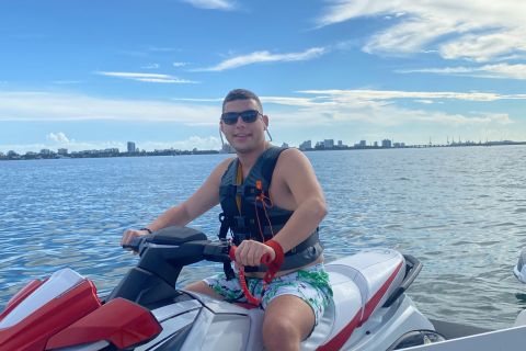 Miami: Biscayne Bay Jet Skiing, Pontoon Boat Ride, and Drink