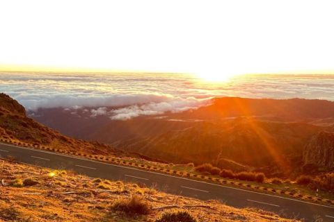 Funchal or Caniço: Sunrise Transfer To Pico Do Arieiro