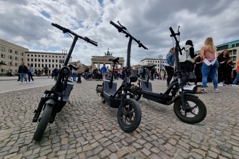 Berlijn: e-scootertour met gids door topbezienswaardighedenBerlijn: E-Scooter Tour met gids door topbezienswaardigheden
