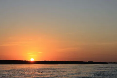 Faro: Passeio guiado de catamarã ao pôr do sol na Ria Formosa