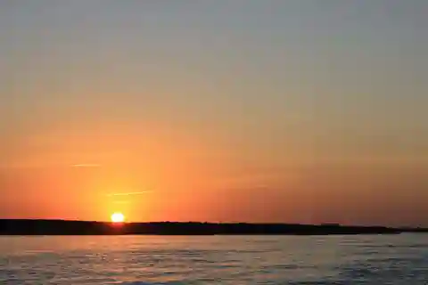 Faro: Ria Formosa Rondleiding bij zonsondergang per Catamaran