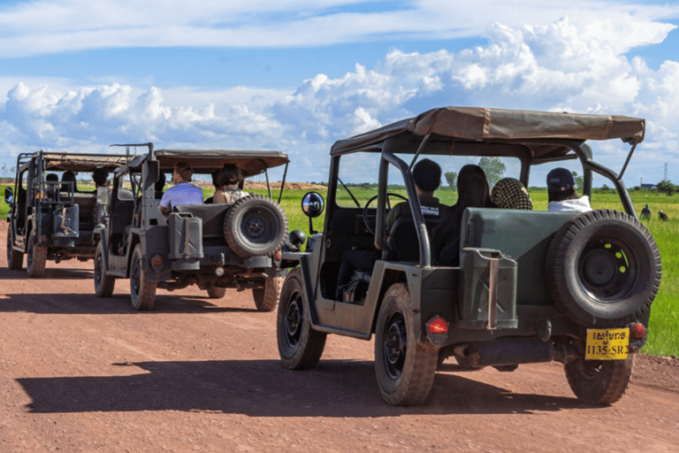 Siem Reap: excursão de jipe ao pôr do sol no campo com bebidas