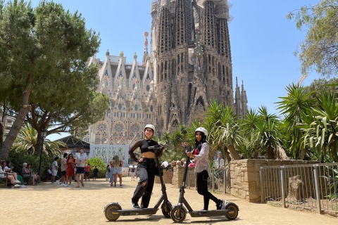 Barcelona: 3-stündige E-Scooter-Tour & Sagrada Familia