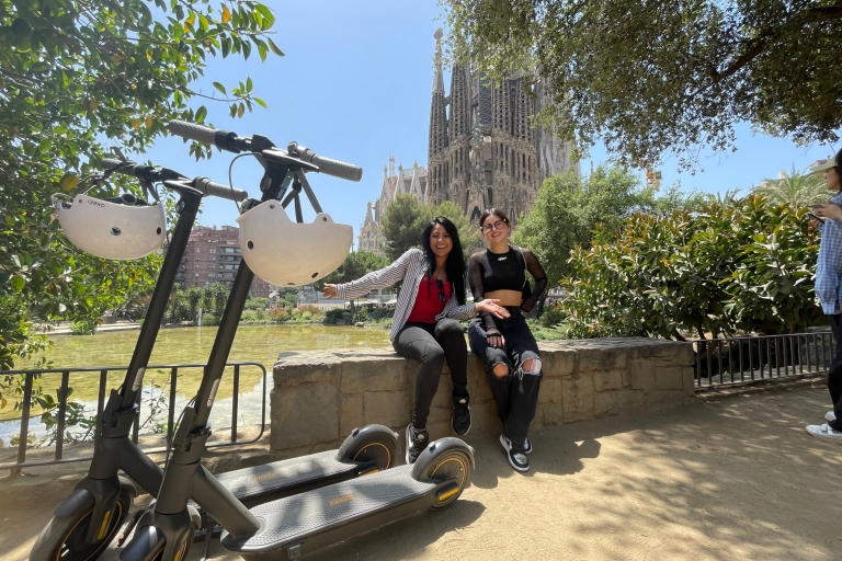 Barcelone : visite en scooter électrique de la Sagrada Familia de 3 heures