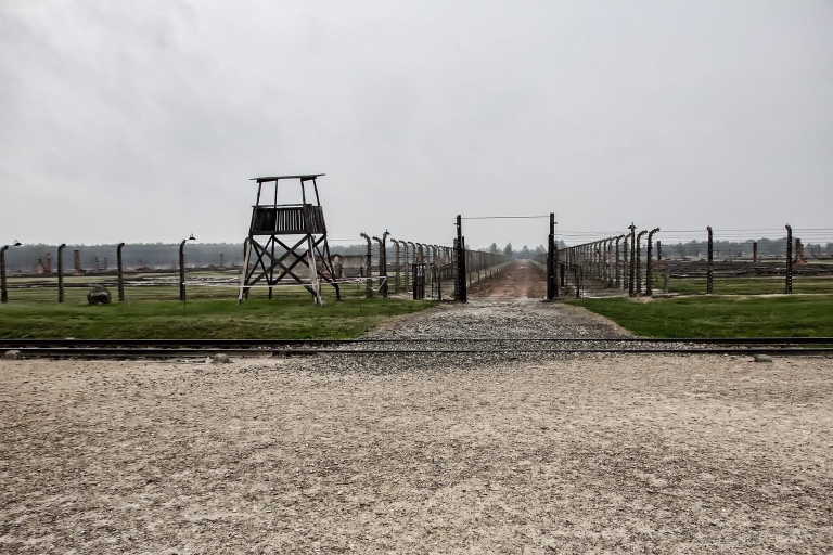 Vanuit Warschau: rondleiding Auschwitz-Birkenau met snelle treinEngelse rondleiding