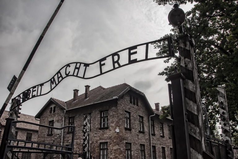 Von Warschau aus: Auschwitz-Birkenau geführte Tour mit SchnellzugDeutsche Tour