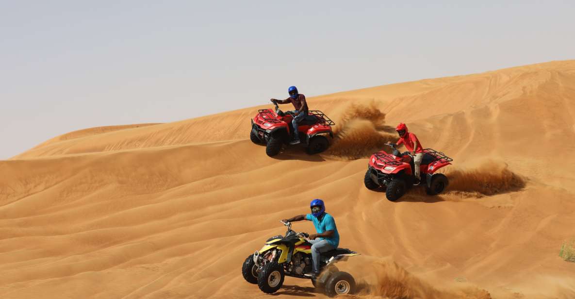 Dubai: Mönkijäsafari, kameli, hiekkasurffaus ja grillaus