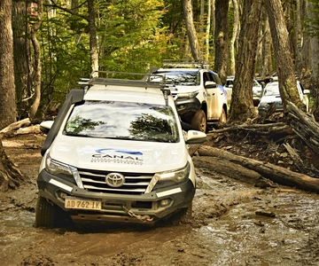 Ushuaia: Off-Road 4X4 Lakes Tour
