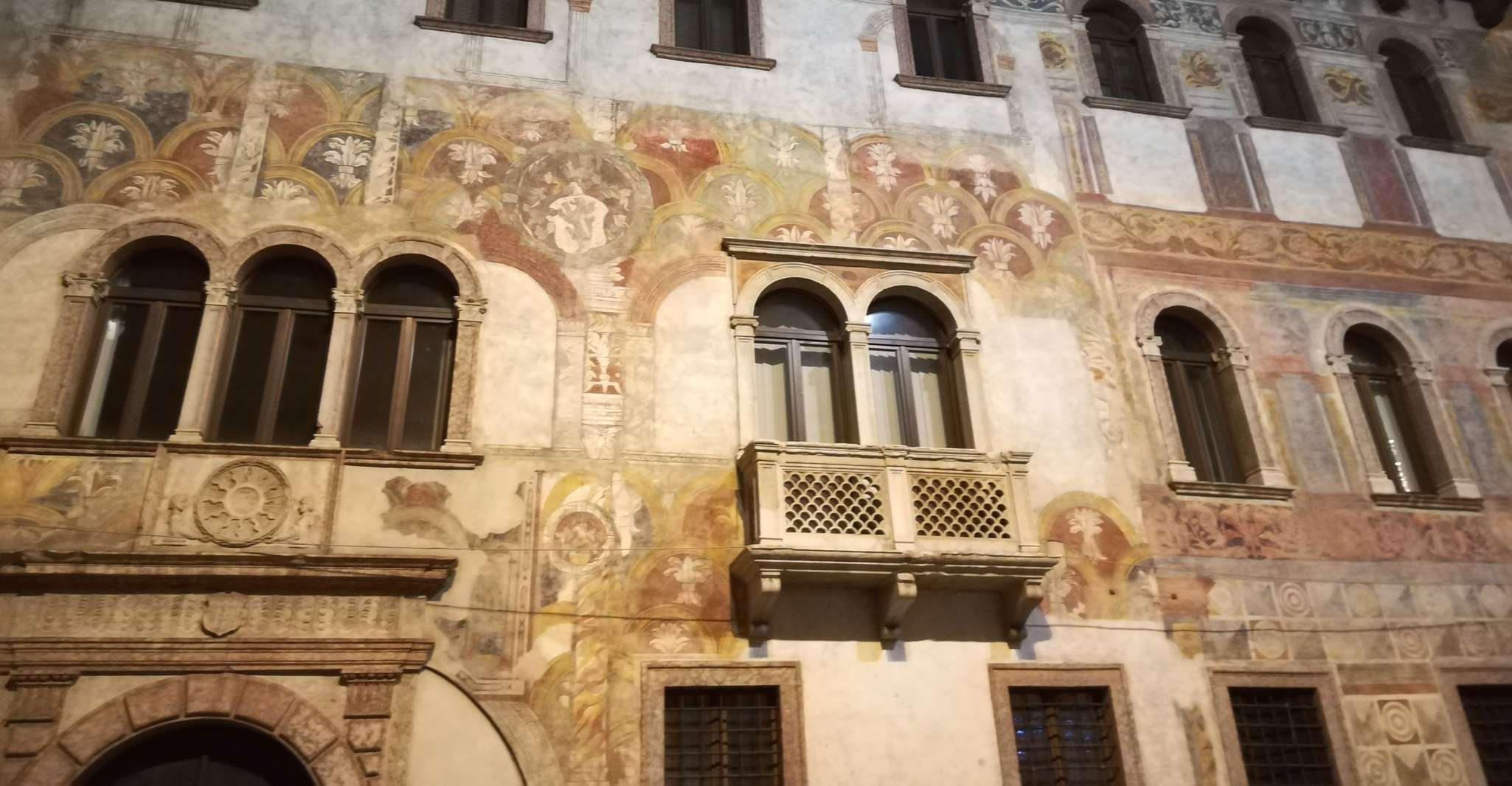 Trento private tour, medieval atmosphere of lovely old town - Housity