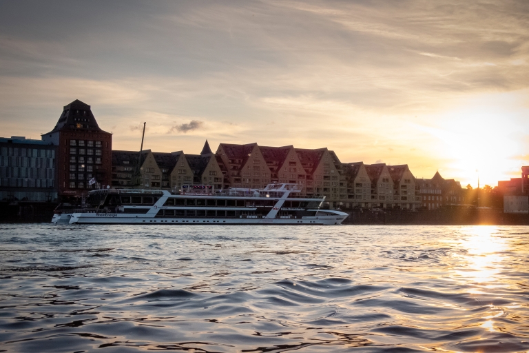 Köln: Bootsfahrt auf dem Rhein am Abend