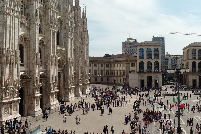 Milão: Visita guiada sem fila ao Duomo e ao Museu La ScalaExcursão Guiada à Catedral de Milão e ao Teatro La Scala