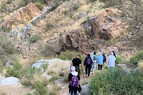 Jeddah: Caminhada na Montanha da Lua e Yoga ao Pôr do Sol