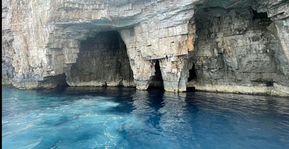 Ab Hvar: Blaue Grotte, Grüne Grotte & 5 Inseln Schnellboot-Tour Ab Hvar: Blaue Grotte, Grüne Grotte & 5 Inseln Schnellboot-Tour