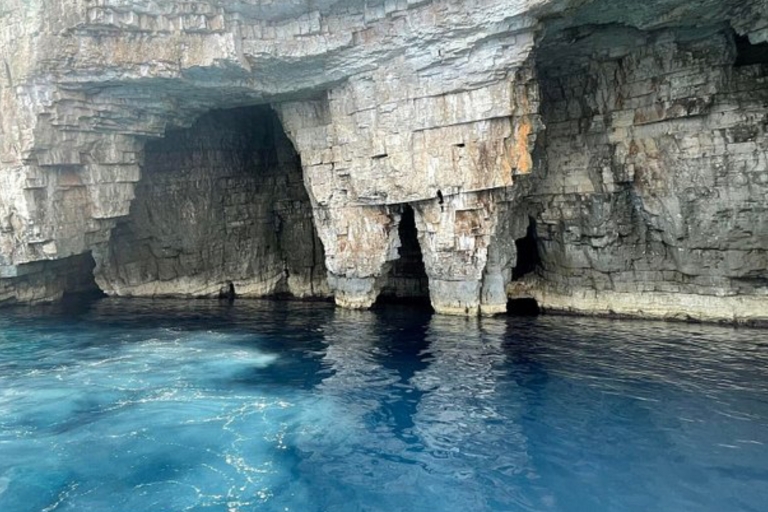De Hvar: visite de la grotte bleue, de la grotte verte et des 5 îles en hors-bord