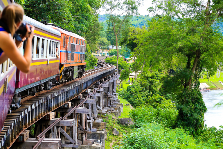 Au départ de Bangkok : Visite privée du chemin de fer de la mort et du pont de la rivière Kwai