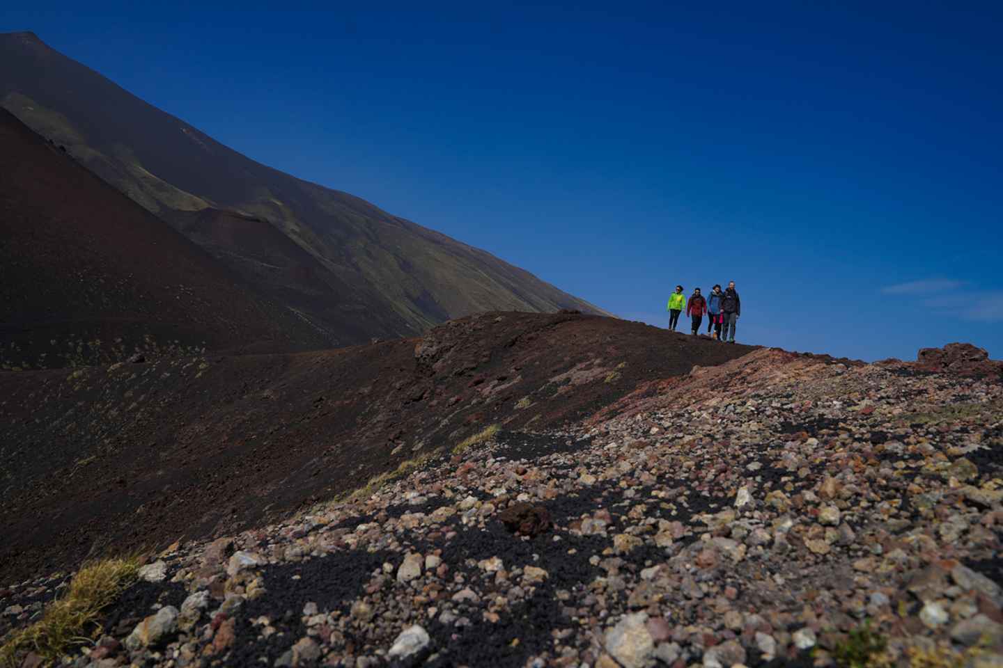 From Syracuse: Mount Etna Guided Morning Hike & Food Tasting