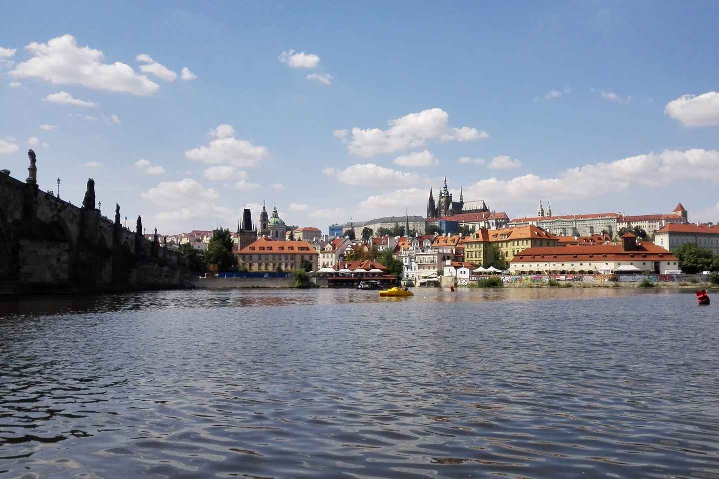 Praga: Tour Guidato a Piedi nel Centro Storico e Giro in Barca
