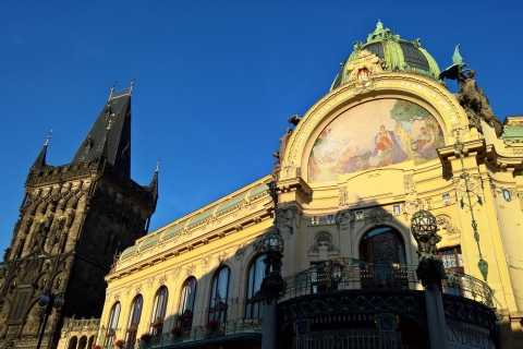 Praga: visita guiada a pie por el casco antiguo y paseo en barco por la ciudad