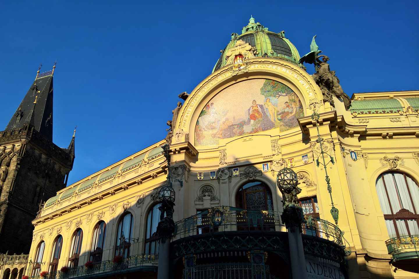 Praga: Tour Guidato a Piedi nel Centro Storico e Giro in Barca
