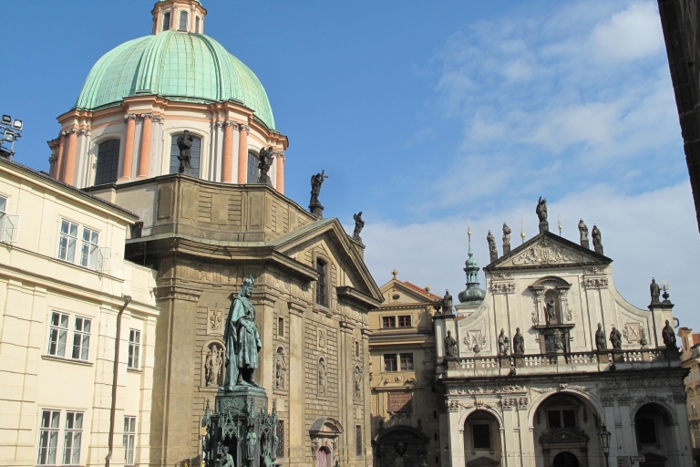 Praga: visita guiada a pie por el casco antiguo y paseo en barco por la ciudad