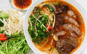 Ho Chi Minh: Motorbike Street Food Tour with 10 Tastings
