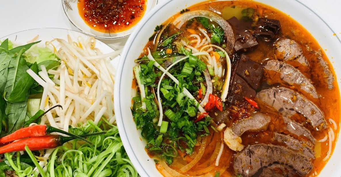 Ho Chi Minh: Motorbike Street Food Tour with 10 Tastings