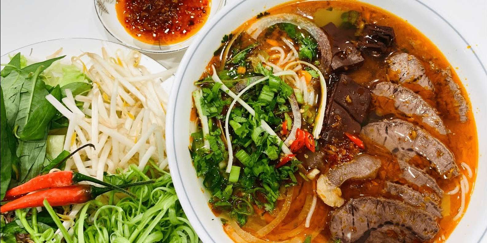 Nuoc mat. Bún bò Huế. Бун бо Хюэ. Кухня центрального Вьетнама. Сайгон еда.