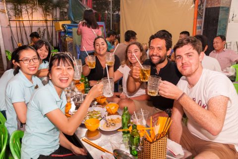 Saigon: Degustazione di cibo di strada e tour turistico in moto