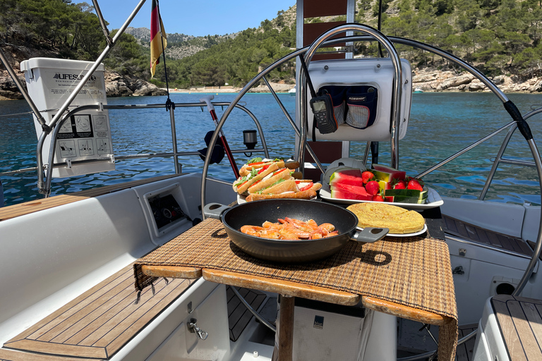 Ab Alcúdia: Segelyacht-Ausflug mit Wein & TapasGruppen-Segelausflug