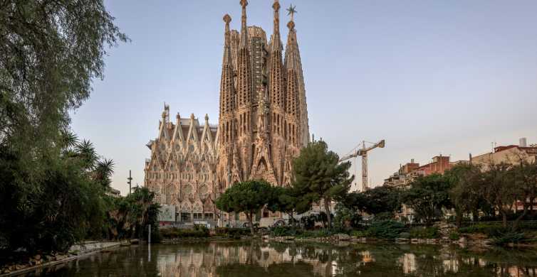 Barcelona: Sagrada Familia Fast-Track Ticket
