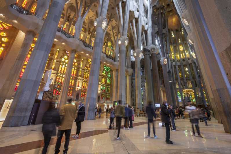 Barcelona: Ticket Sagrada Família Met Versnelde Toegang | GetYourGuide