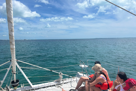 Cancun: Catamaran to Isla Mujeres & snorkel in El Meco Reef Tour from Cancun