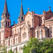 From Gijón: Covadonga Lakes, Cangas de Onís and Lastres