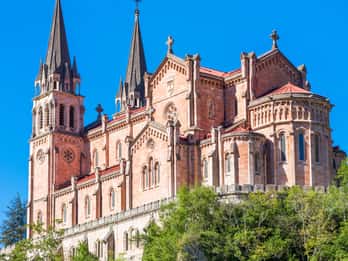 Desde Gijón: Lagos de Covadonga, Cangas de Onís y Lastres