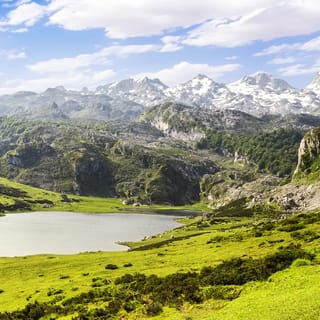 Desde Cangas de Onís: excursión guiada de un día a los lagos de Covadonga