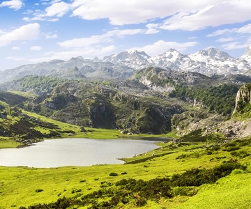 Desde Cangas de Onís: Excursión de un día con guía a los Lagos de Covadonga