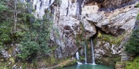 De Cangas de One, voyage - Housity