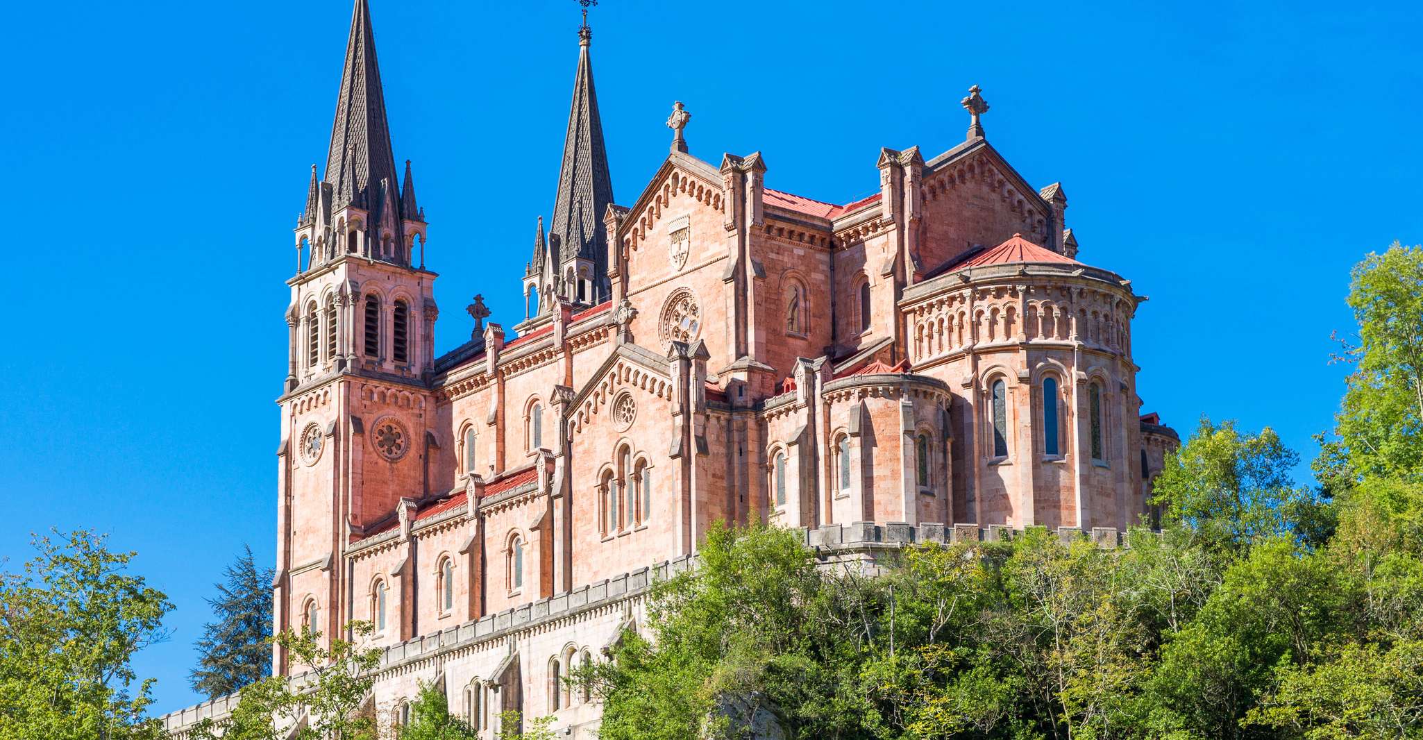 From Oviedo, Covadonga Lakes and Cangas de Onís Bus Day Trip - Housity