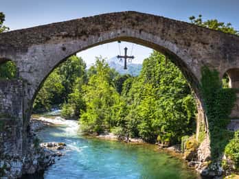 From Santander or Llanes: Covadonga Lakes & Cangas de Onis