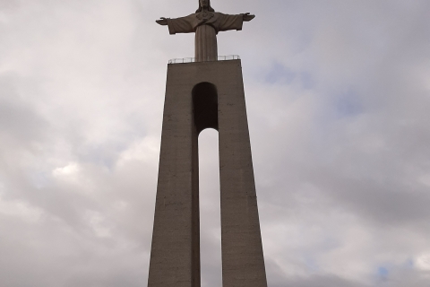Lissabon: privé Tuk Tuk-tour Christus de koning & Abril-brugLissabon: Christus de Koning & Abril-brug Privé Tuk Tuk Tour