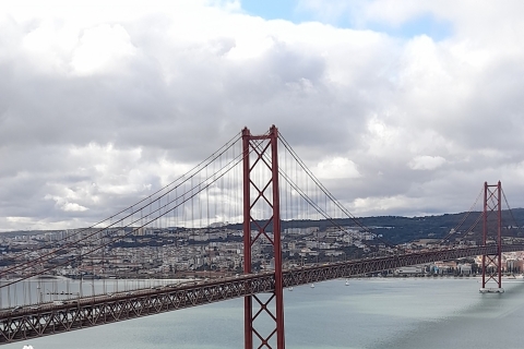 Lisboa: tour privado en tuk tuk Cristo Rey y puente AbrilLisboa: tour privado en tuk tuk por el Cristo Rey y el puente de Abril