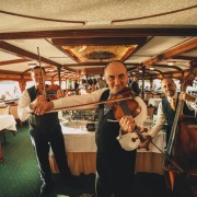 Budapest: Danube Cruise with Hungarian Dinner and Live Music
