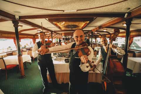 Budapest: Danube Cruise with Hungarian Dinner and Live Music