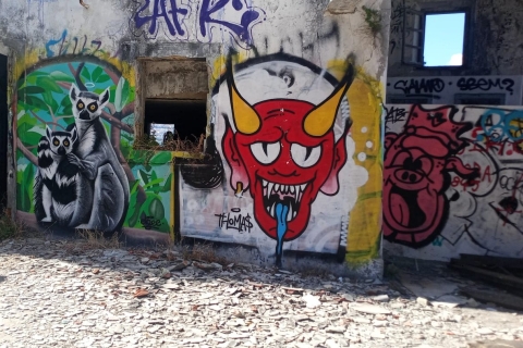 Lisbon: Private Tuk-Tuk Street Art Tour